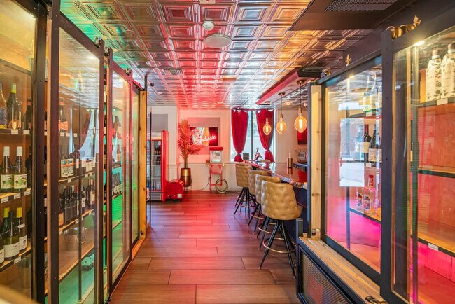 Building Photo - 730 E Marlette Ave