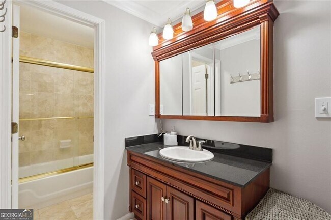 Building Photo - 23214 Plantation Dr NE