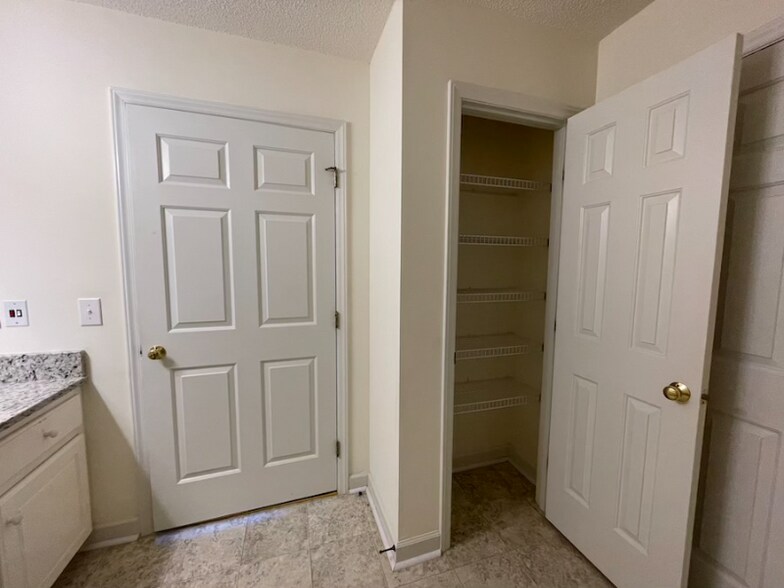 Building Photo - 1007 Loganberry Ct