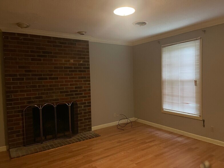 Building Photo - 121 Arcadia Ln