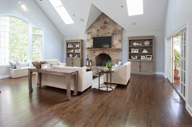 Building Photo - 38 Berndale Dr