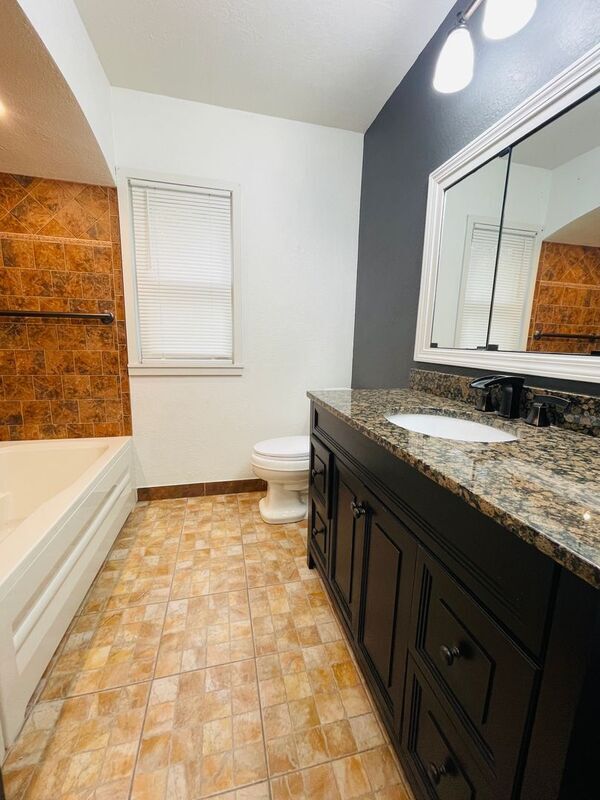 Building Photo - 2010 W 95th St