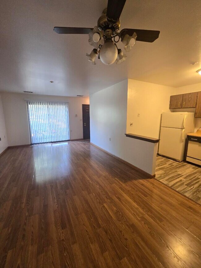 Building Photo - 9096 N Park Plaza Ct