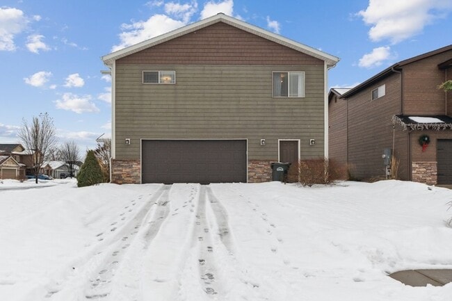 Building Photo - 4 bedroom, 3 bath, corner lot home