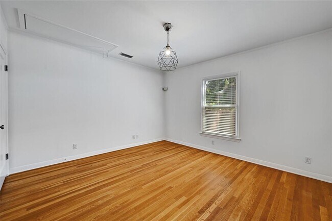 Building Photo - 1203 W 40th St