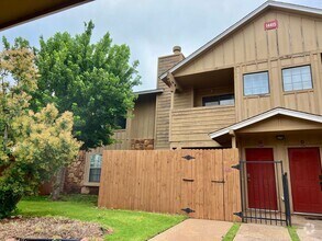 Building Photo - ?Cute Upstairs Condo Near Quail Springs Ma...