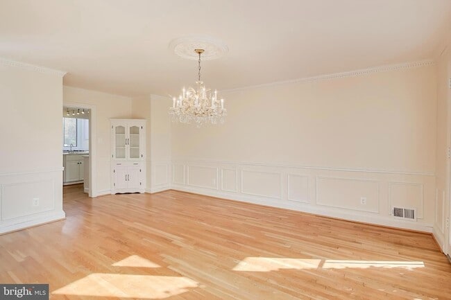 Building Photo - 4001 N Ridgeview Rd