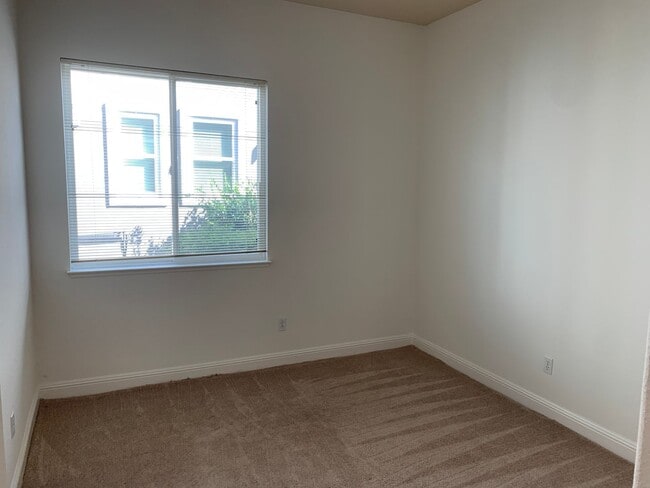 Building Photo - Beautiful Brentwood Summerset 4 Home (55+ living) - 2 Bedroom, 2 Bath