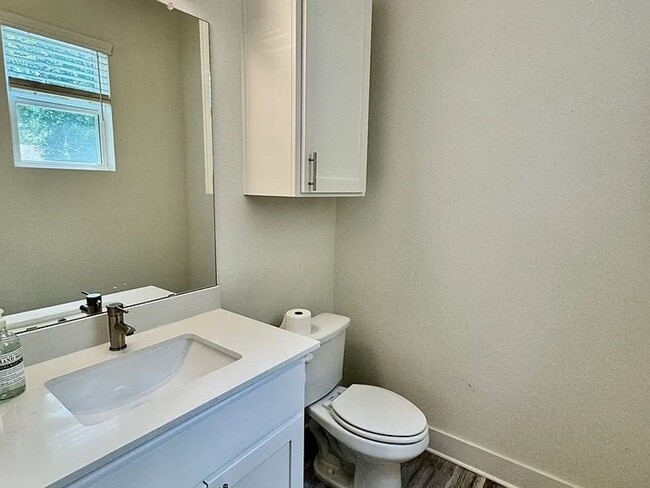 Building Photo - Modern Farmhouse montopolis