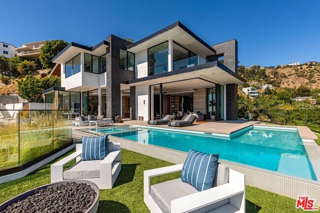 Building Photo - 8366 Sunset View Dr
