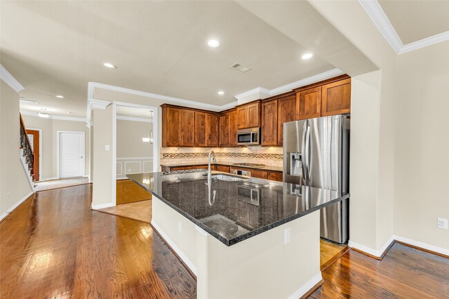 Building Photo - 1119 W 26th St