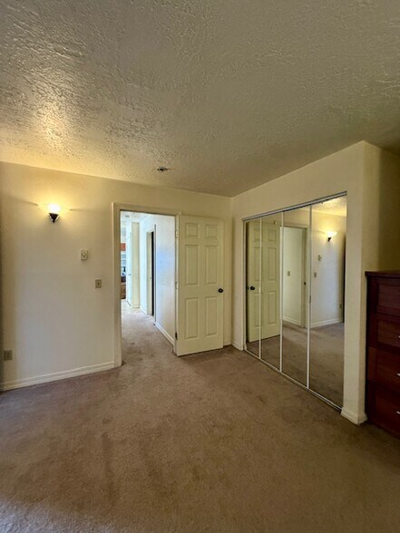 Building Photo - 325 C St