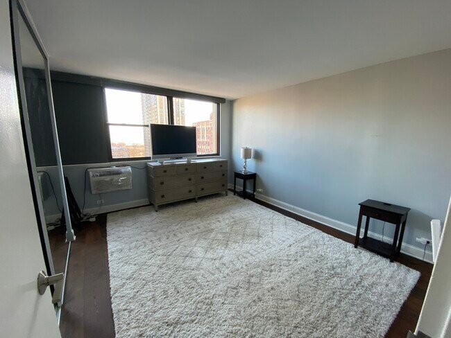 Building Photo - 2700 N Hampden Ct