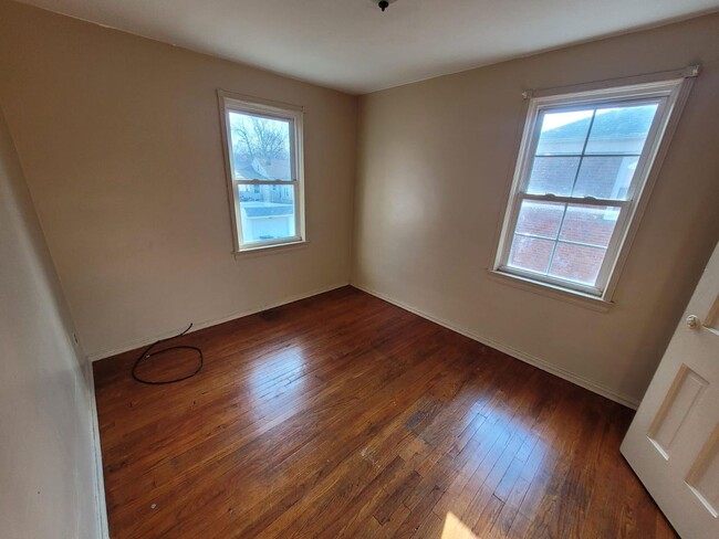 Building Photo - 267 E 250th St