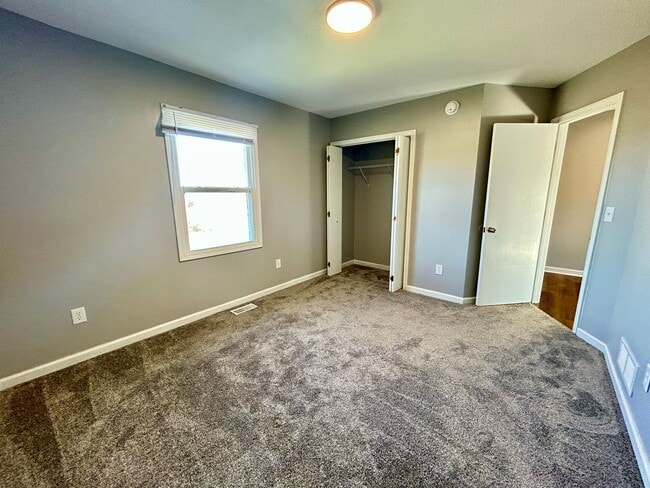 Building Photo - Modern 3BR Apartment in Richmond!