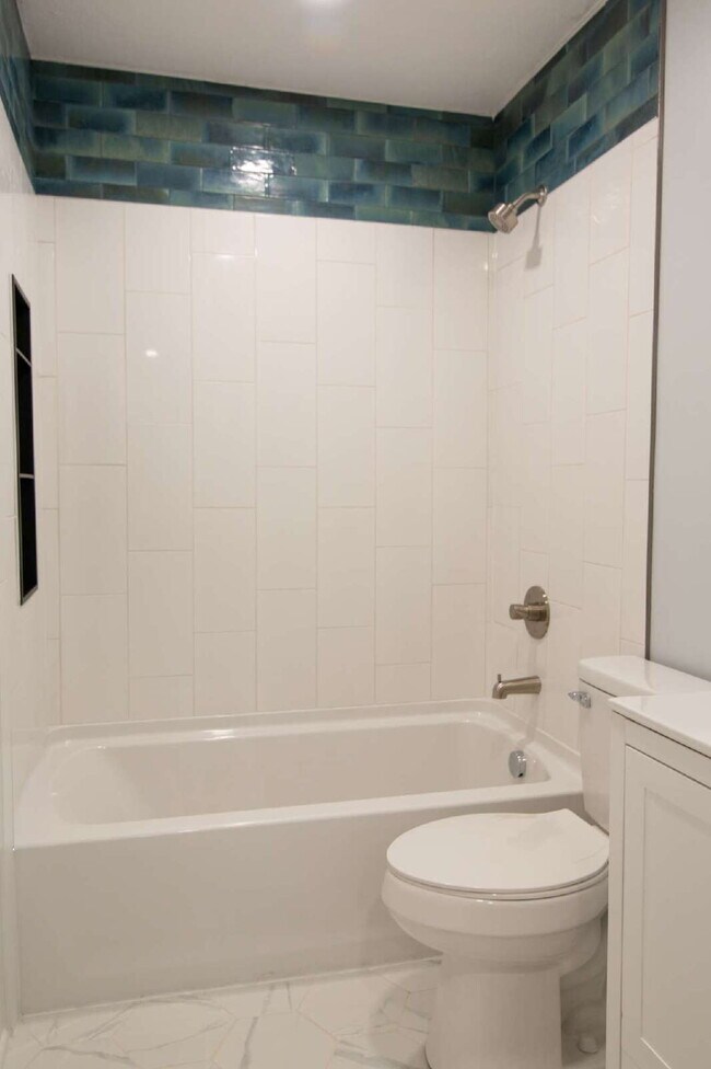 Building Photo - Charming Remodeled 3-Bed/1-Bath Home on 1 Acre — Ideal for Grad Students, Pros, or Game-Day Retre...