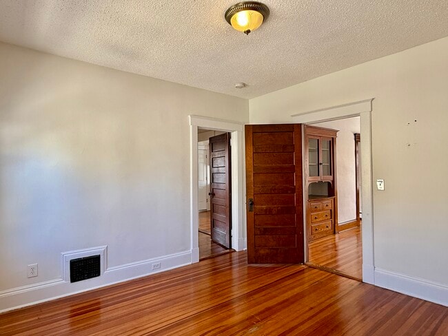 Building Photo - 1181 Boulevard