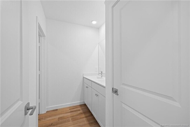 Building Photo - 2048 NE Ocean Dunes Dr