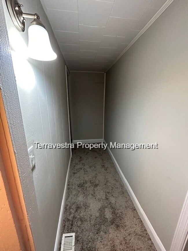 Building Photo - Lovely Renovated 3 Bed with parking! Eligible for $500 Security Deposit.