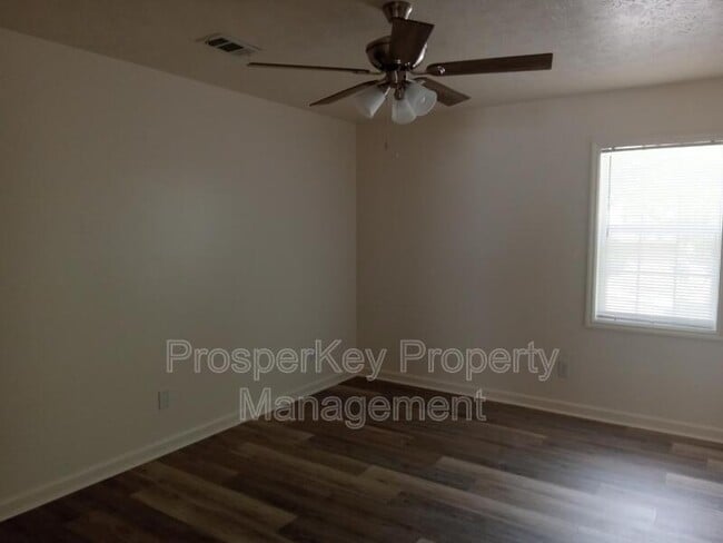 Building Photo - 802 27th Ave