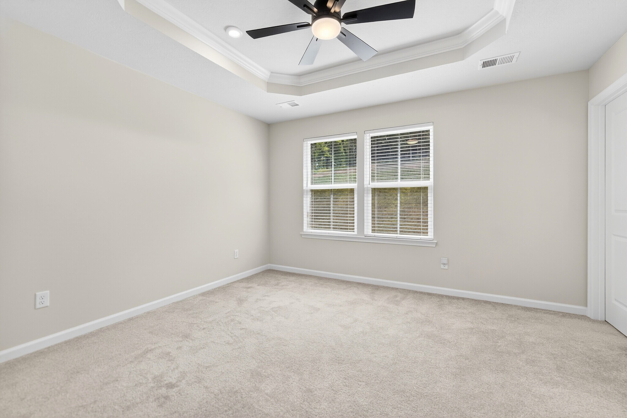 Building Photo - 526 Dogwood Ln
