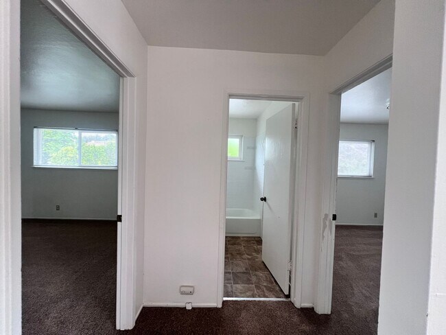 Building Photo - EBS T 1172-1176