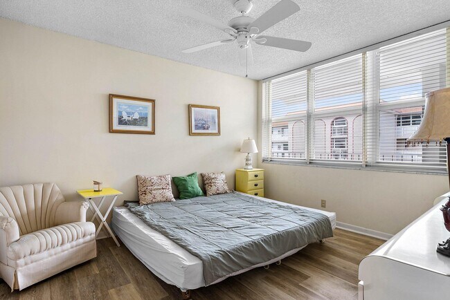 Building Photo - 931 Gardenia Dr