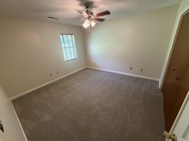 Building Photo - 5830 Lost Creek Dr