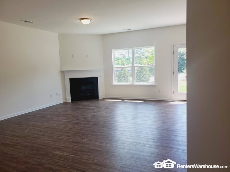Building Photo - 3834 Clarington Dr