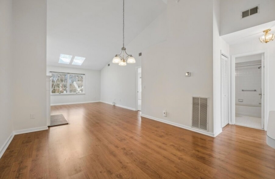 Building Photo - 20 Alexandria Way