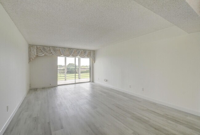 Building Photo - 23305 Barwood Ln N