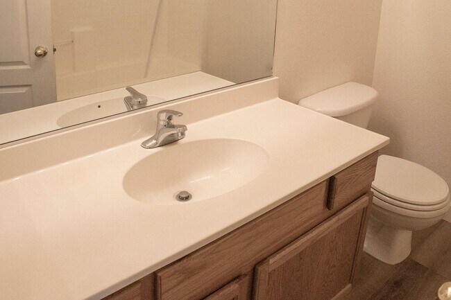 Building Photo - 3 Bedroom  2 Bath New Paint, Flooring and ...