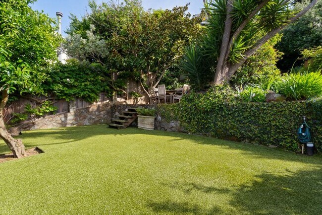 Building Photo - Sun-Filled Furnished Sausalito Home with Sweeping Bay Views
