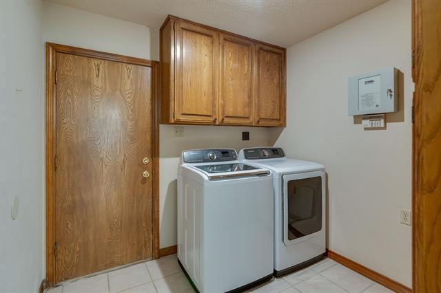 Building Photo - 704 Shady Ln