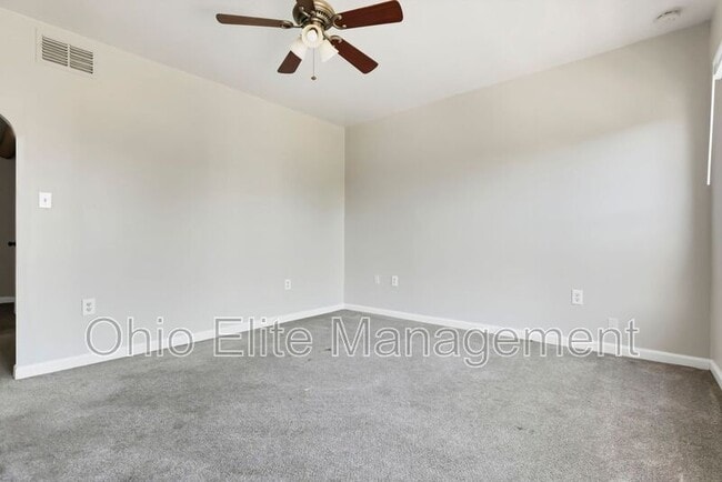 Building Photo - 347 1/2 E Welch Ave