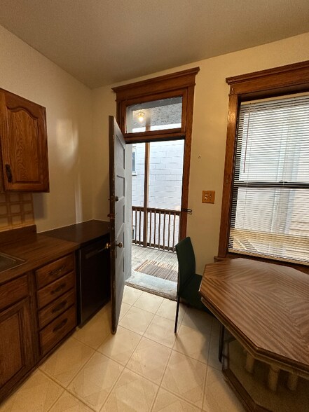 Building Photo - 3759 N Damen Ave