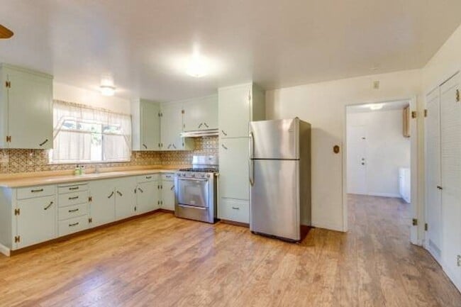 Building Photo - 3 Bed, 2.5 Bath Home in Wonderful Location