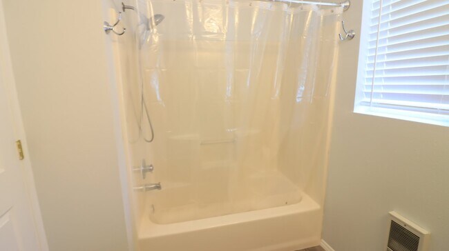 Building Photo - Recently updated 2/1.5 townhome next to th...