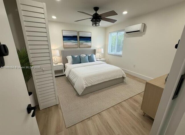 Building Photo - 2772 SW 25th St