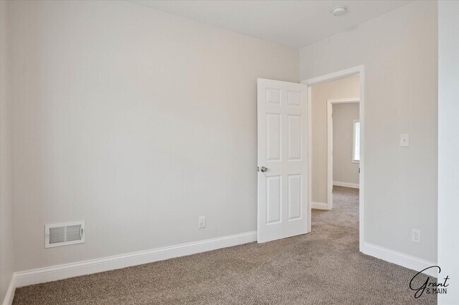 Building Photo - $1625 Fully remodeled, spacious 4 bedroom ...