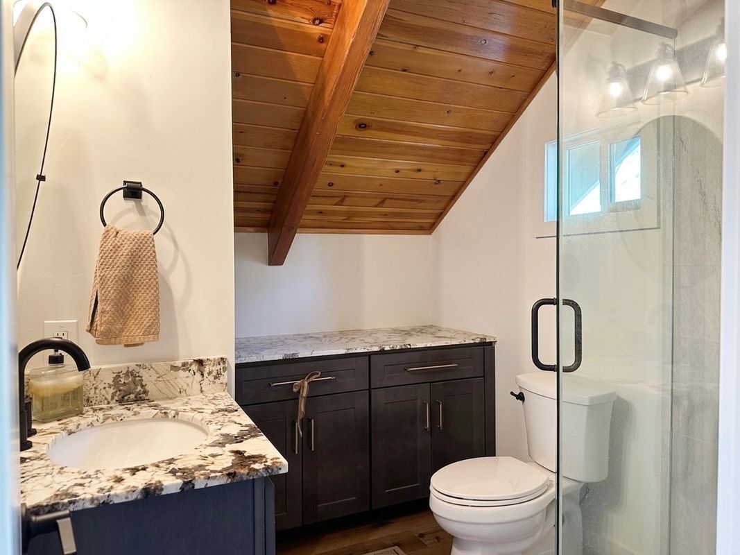 Building Photo - 22374 Glenwood Dr