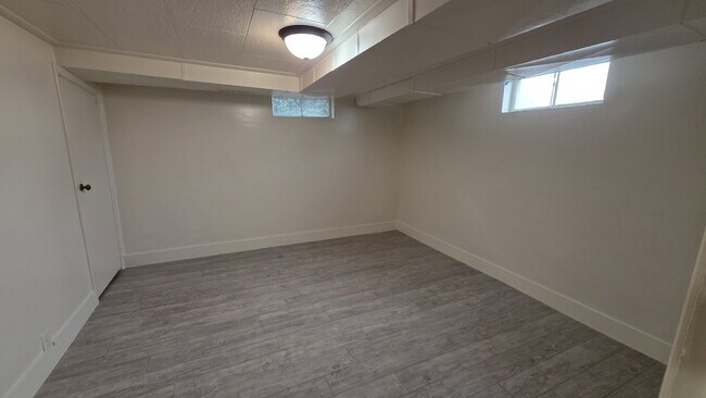 Building Photo - 1060 36th St