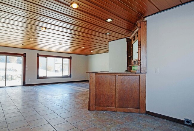 Building Photo - Spacious 5-Bed, 3 Bath Home in Delano - Available Now!