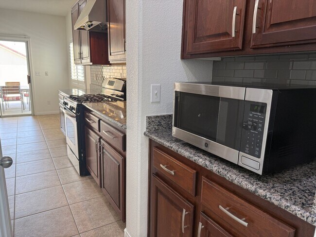 Building Photo - 3bd/bath Single Family Home!