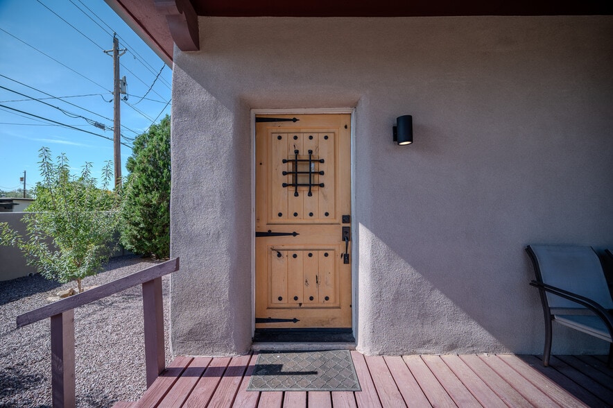 Building Photo - 1417 Agua Fria St