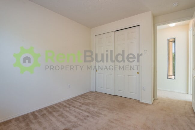 Building Photo - Sign an 18 month lease by the end of Octob...