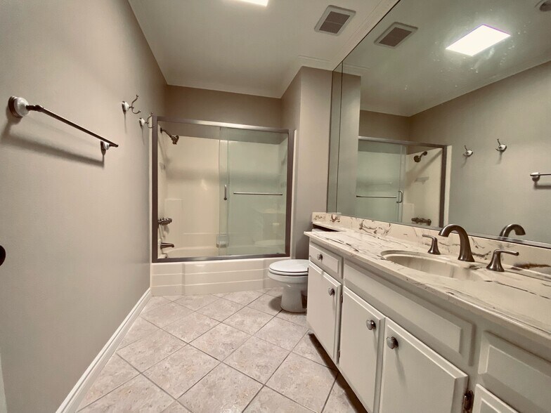 Building Photo - 420 S Madison Ave