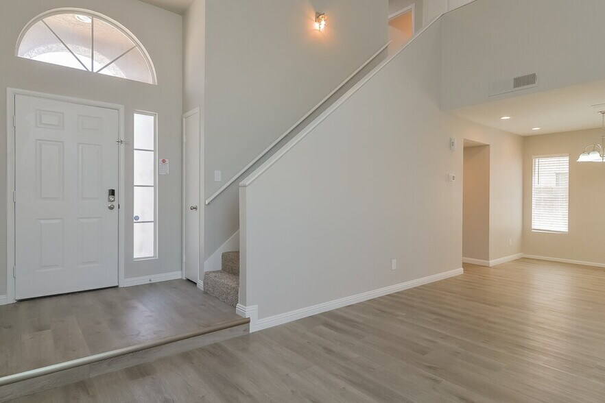 Building Photo - 1725 Autumn Rust Dr