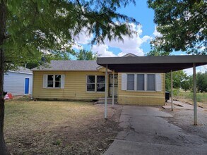 Building Photo - Spacious 3 Bed 1 bath home