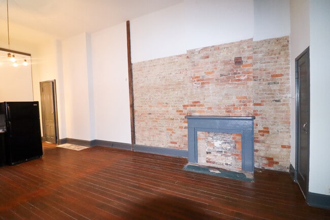 Building Photo - 1531 Elm St